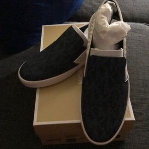 Keaton Slip On Navy/Cream color